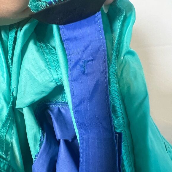 Vintage Patagonia Teal and Blue Kangaroo Pocket Windbreaker - Picture 13 of 14